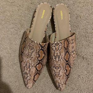 Snake Skin Print Pointy Toe Shoes